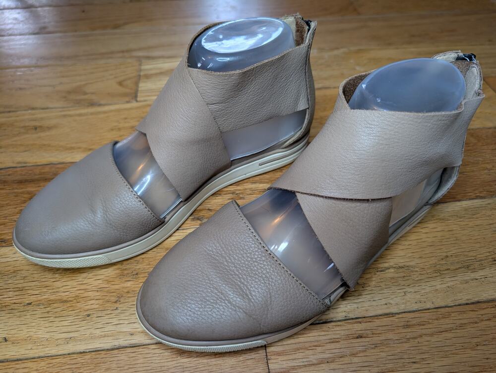 Eileen Fisher Women's Taupe Leather Strappy Sandals Back Zip Size 6.5